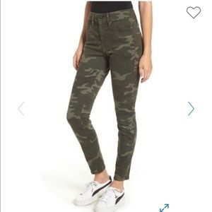 GOOD AMERICAN Camo Good Legs Jeans Size 12 (31)